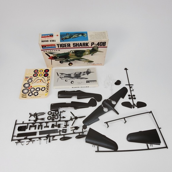 Monogram Tiger Shark P-40B 1/48 Scale Model Kit 6803 Flying Tigers 1973 Vintage - Picture 2 of 8